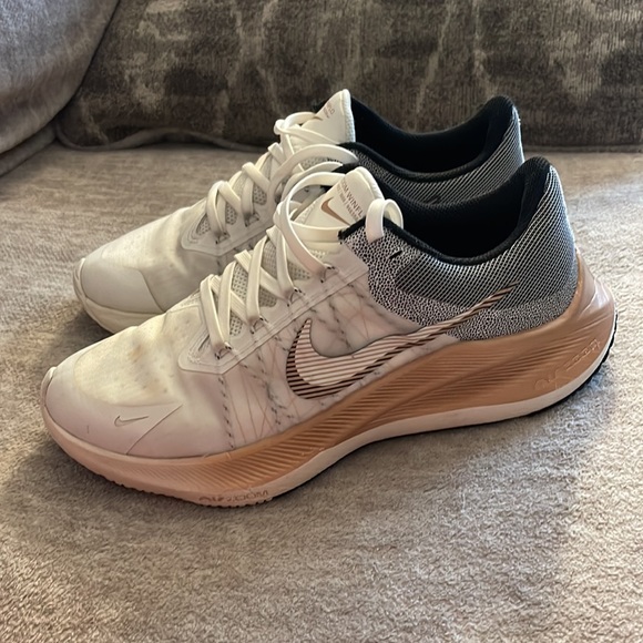 Practically brand new Women’s Nike Zoom Winflo - Picture 5 of 8